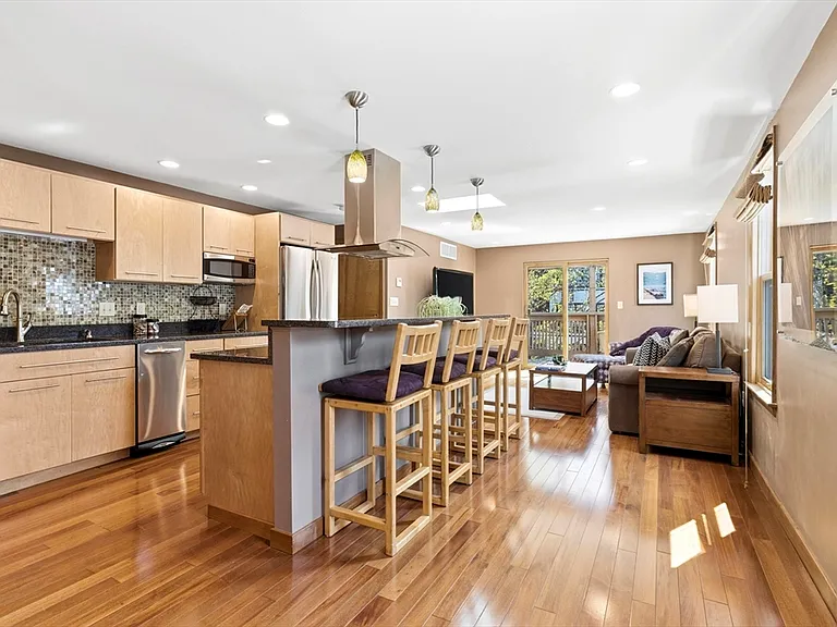 419 E 3rd St #3 — Photo 1