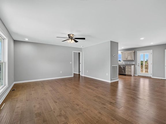 4th image of 4951 Baxter Rd