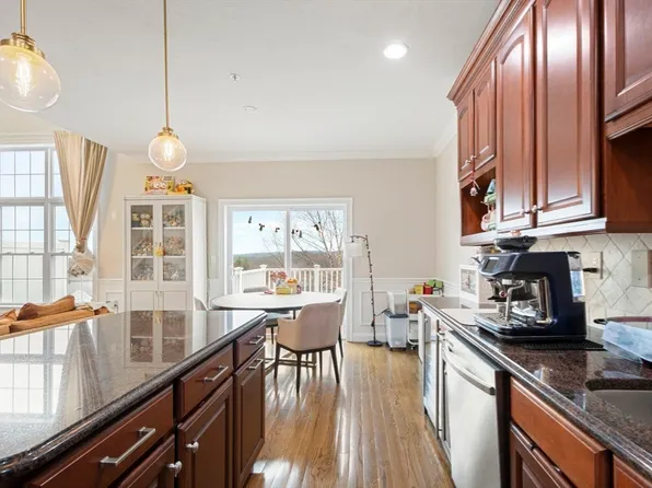 806 Ledgewood Way, Clinton, MA 01510