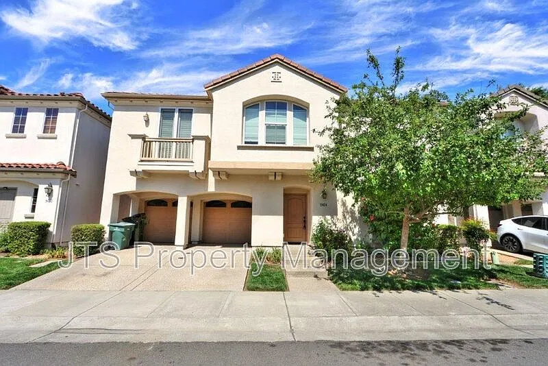 4 bed, 2.5 bath, 1876 sqft, $2,795 — Photo 3