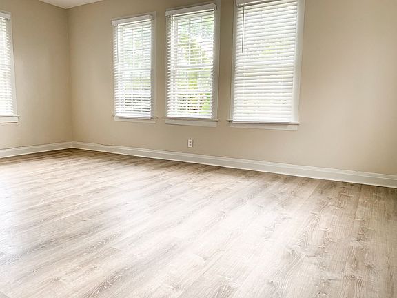 5th image of 410 E 14th St APT 107
