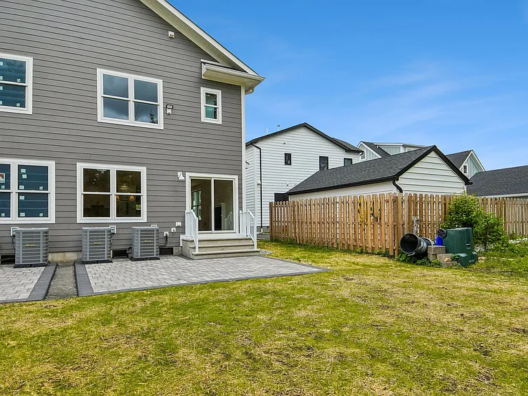22 Willow St #A — Photo 33