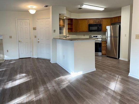 4th image of 5636 Willoughby Newton Dr Unit 16