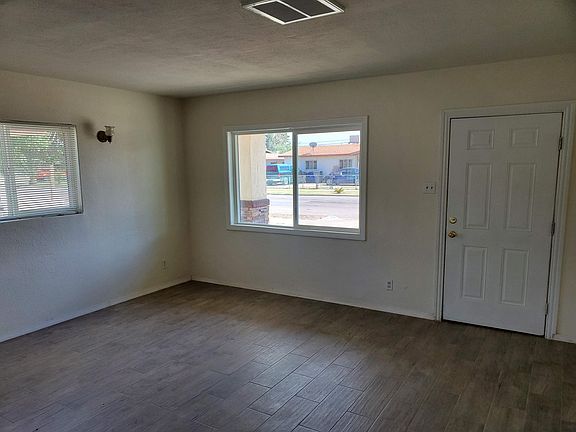 4th image of 4909 Guadalupe Dr