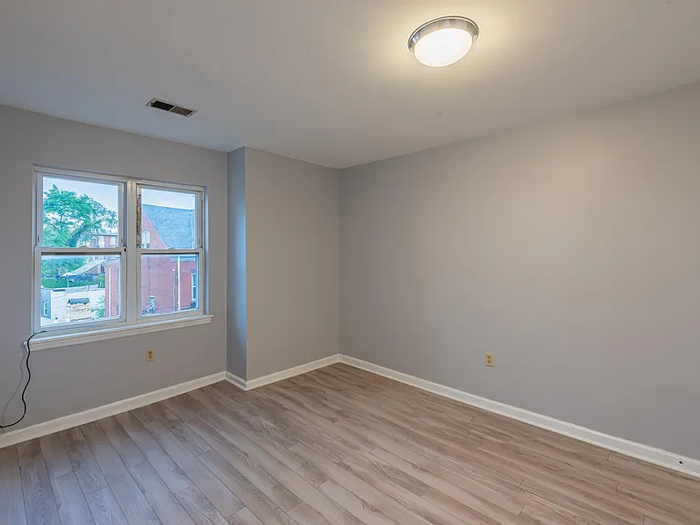 104 N Graham St — Photo 13