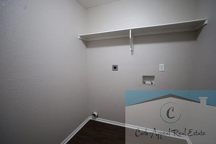 3883 Saddlecrest Dr — Photo 6