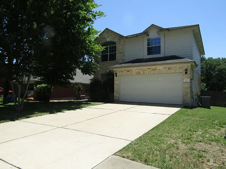 593 Cullen Blvd — Photo 2