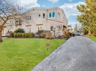 8038 Watkins Dr, Saint Louis, MO 63105