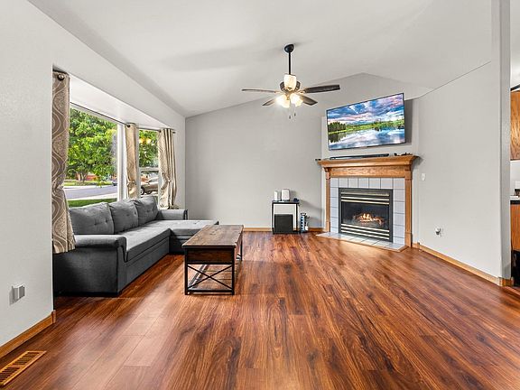 3rd image of 309 Medinah Ave