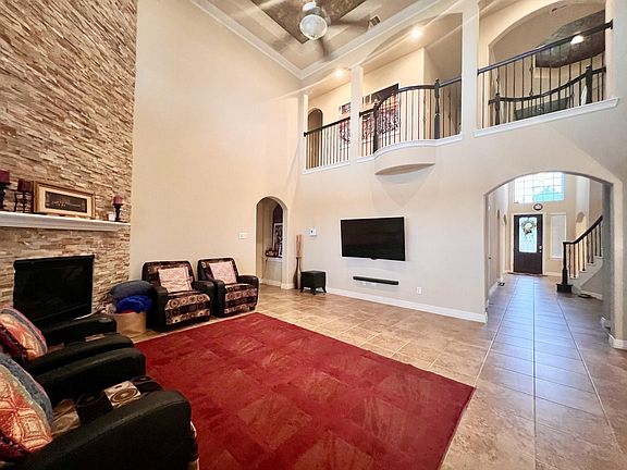 4th image of 18607 Pelham Grove Ln