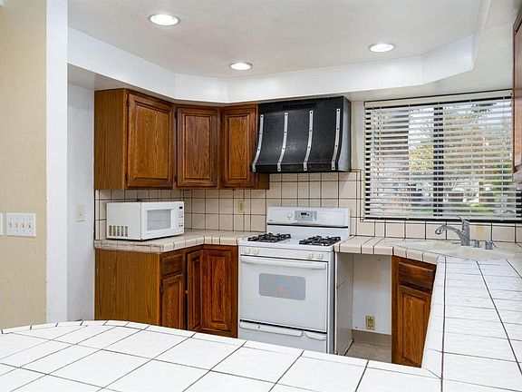 5th image of 1521 Park Blvd