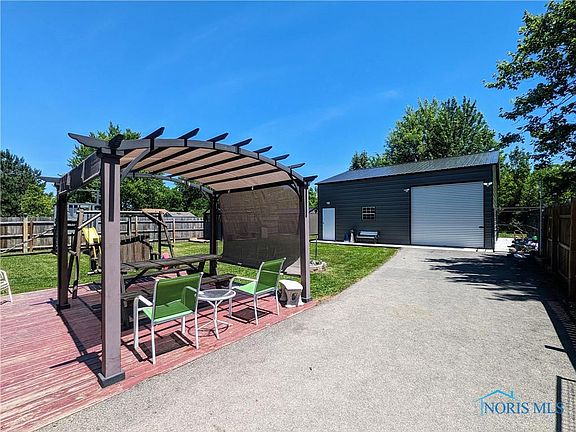 3rd image of 522 Eastview Dr
