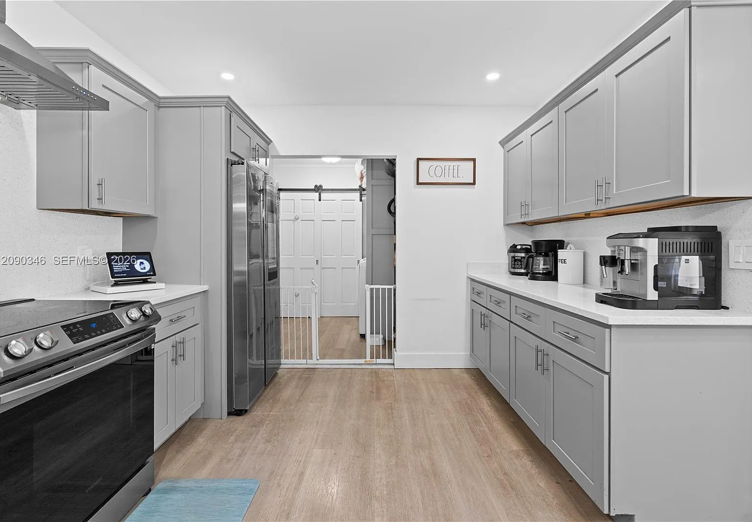 4 bed, 2.0 bath, 1945 sqft, $6,500 — Photo 3