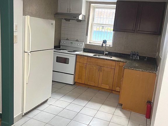 4th image of 2628 S Beulah St