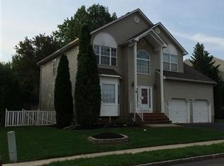 8 Bertran Dr, Bridgewater, NJ 08807