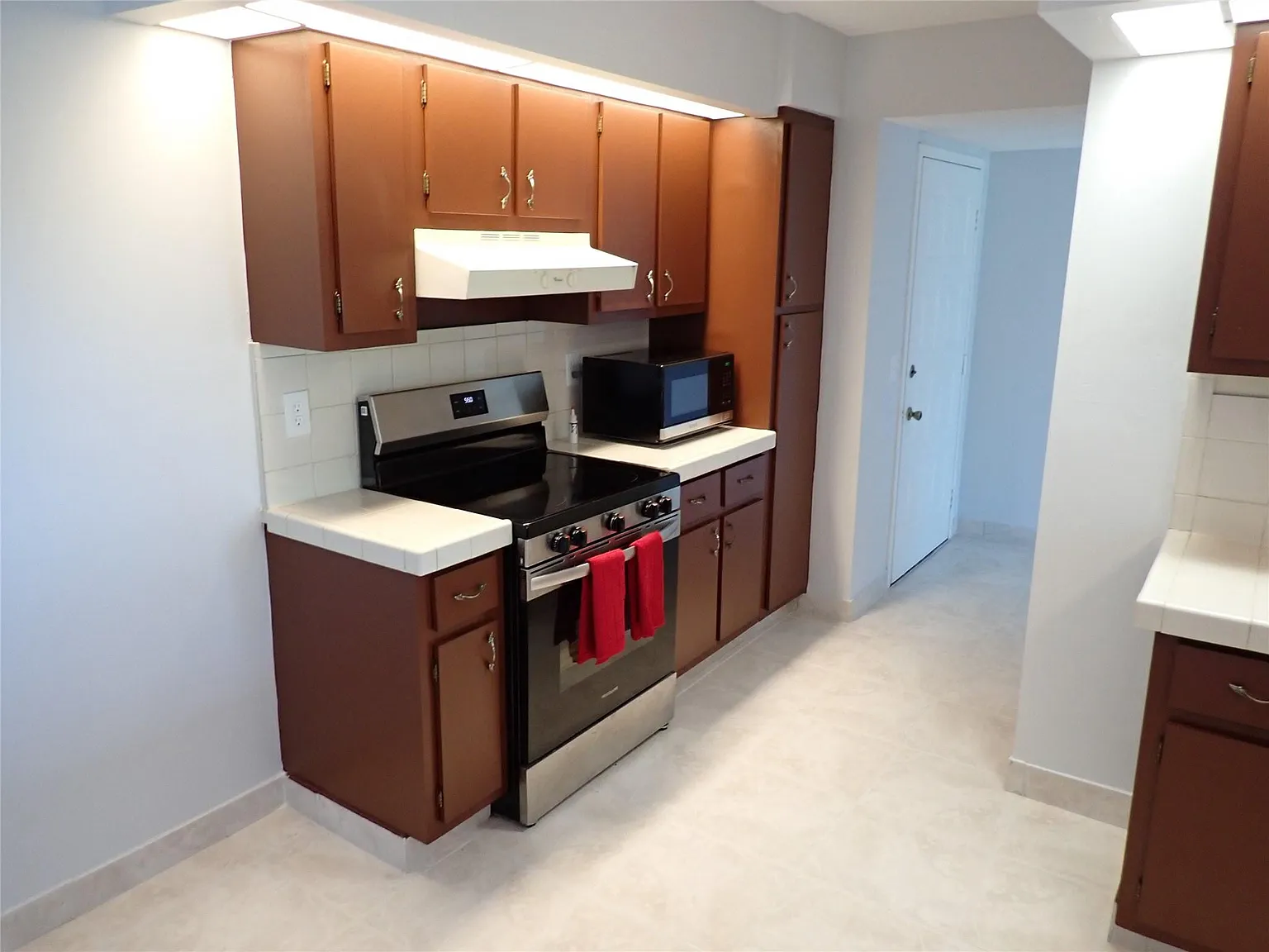 2 bed, 2.0 bath, 1300 sqft, $2,200 — Photo 3