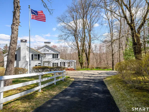 25 Taunton Ln, Newtown, CT 06470