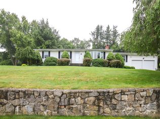 57 Apple Tree Ln, Hamden, CT 06518