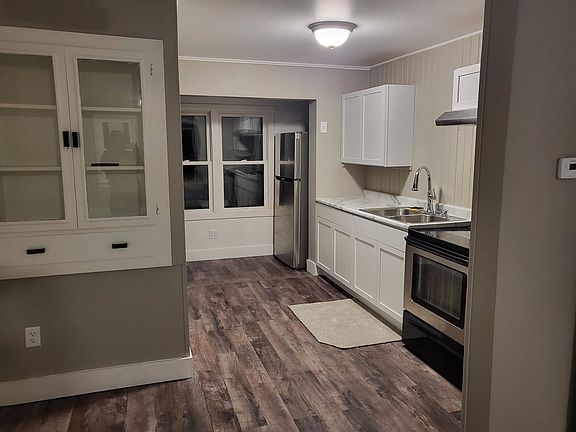3rd image of 976 Industrial Ct