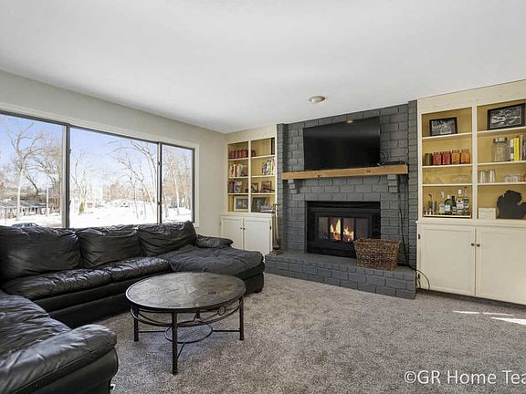 4th image of 1130 Fullerton Ct NE