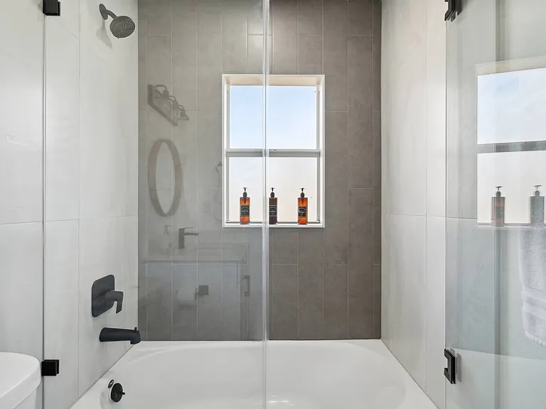 3211 W Tyson Ave — Photo 16