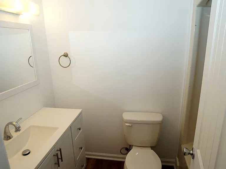 142 Quarterdeck — Photo 16