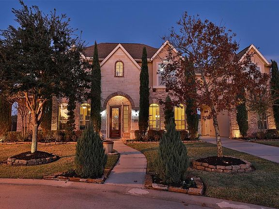 Stunning 5 bedroom, 4 car garage home located in the gated North Lake at Gleannloch Farms