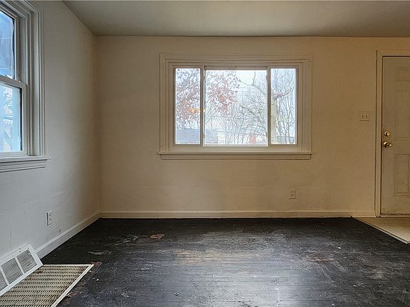 2nd image of 1116 Woodbine St