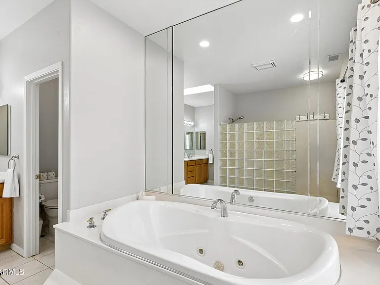8611 W Foothill Dr — Photo 38