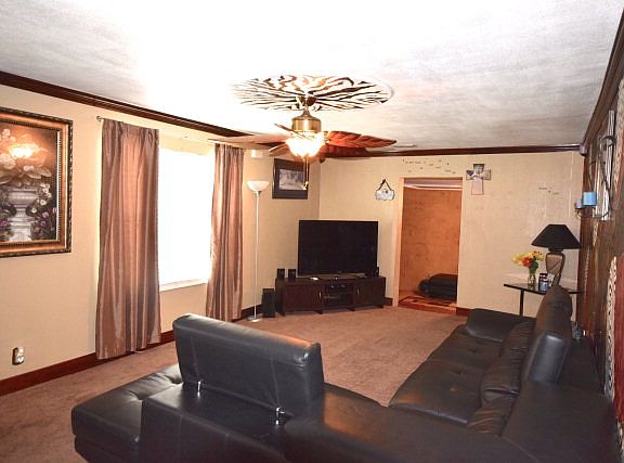2nd image of 801 W 19th St