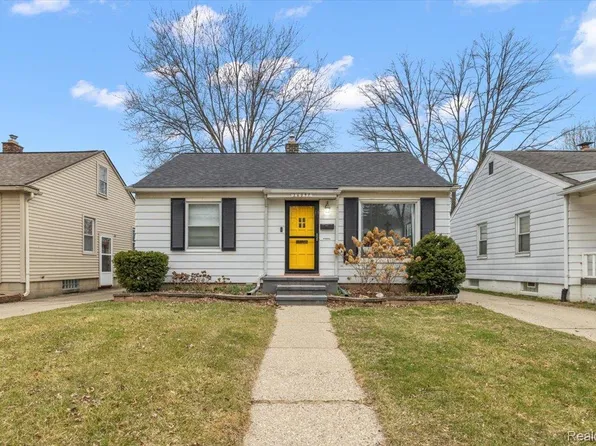 26097 Brettonwoods St, Madison Heights, MI 48071