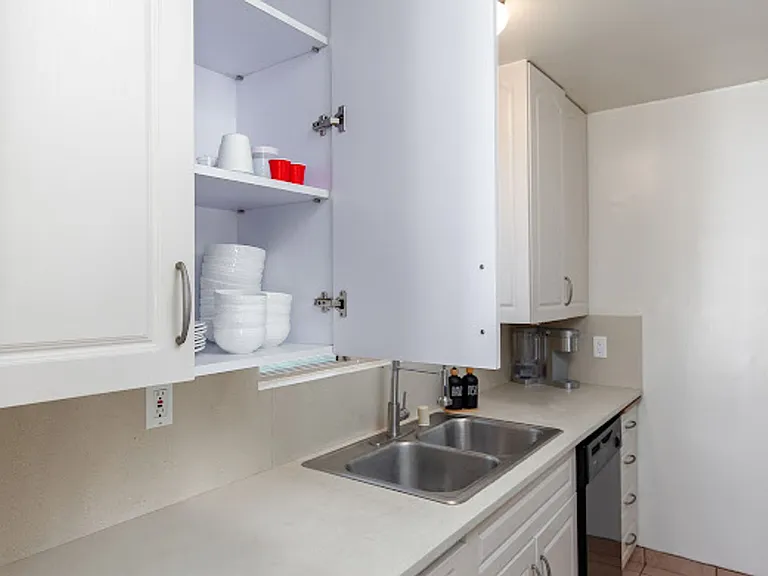 725 Santa Barbara Pl — Photo 36