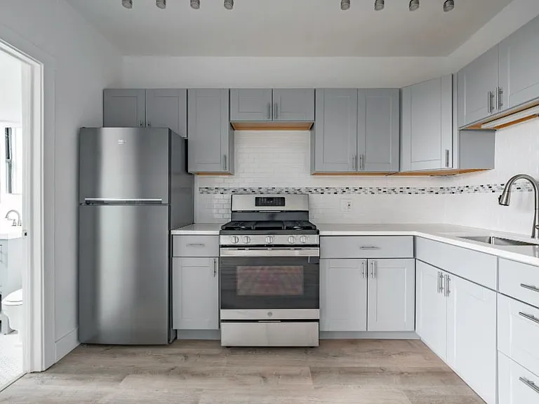 5726 N. Winthrop — Photo 40