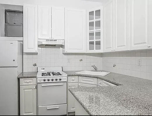 Rented by CitySites Real Estate Group | media 4