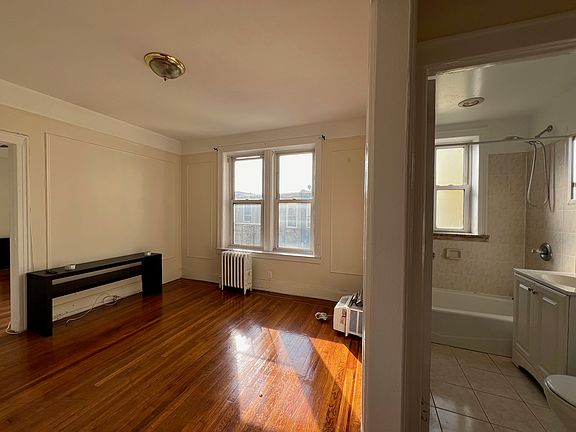 3rd image of 2587 45th St APT 2B