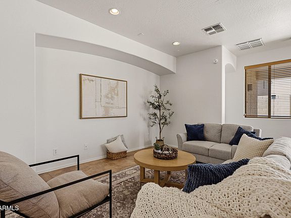 5th image of 10262 W FOOTHILL Drive