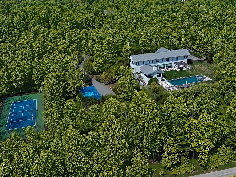 1629 Deerfield Rd — Photo 1