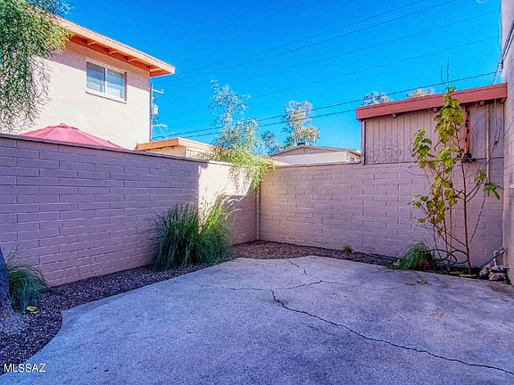 3rd image of 924 N Desert Ave APT D