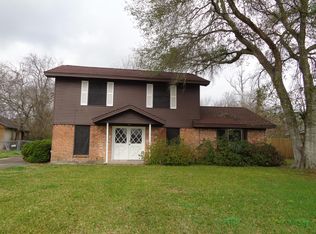 103 Meadowlark Ln, Angleton, TX 77515