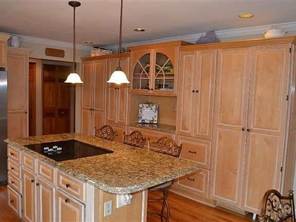 4th image of 3206 Royal Oak Ct