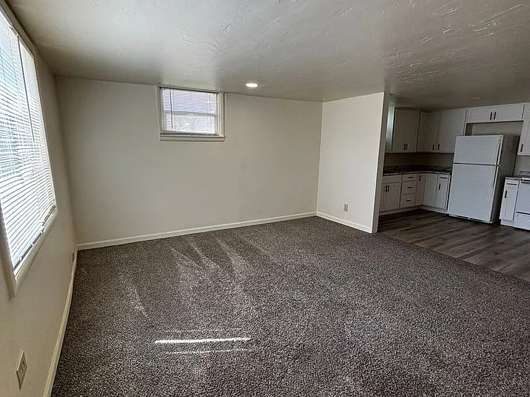 533 Wayne Ave — Photo 2