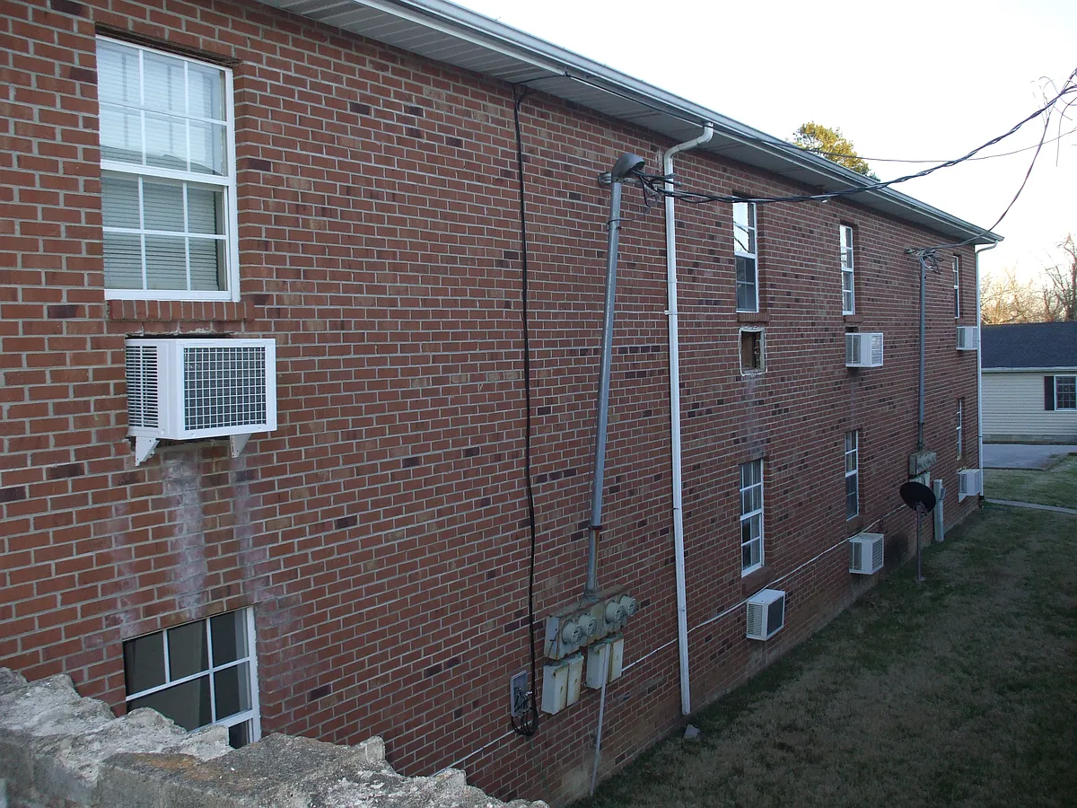 Building Photo - 204 N Warren St #16