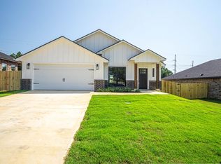 17330 Crossing Cir, Lindale, TX 75771