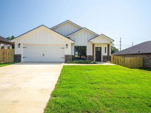 17330 Crossing Cir, Lindale, TX 75771
