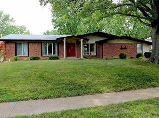 613 Claymont Dr, Ballwin, MO