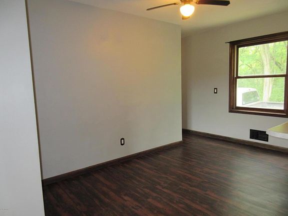 4th image of 11332 Elm Ave