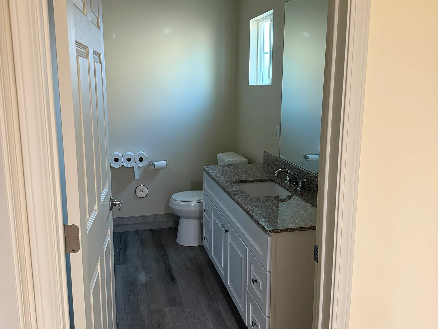 2 bed, 1000 sqft, $3,200 — Photo 3