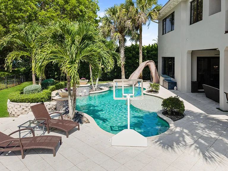 9521 Eden Mnr — Photo 11