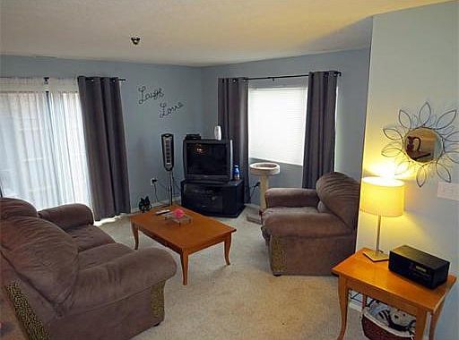 3rd image of 72 Rosewood Dr