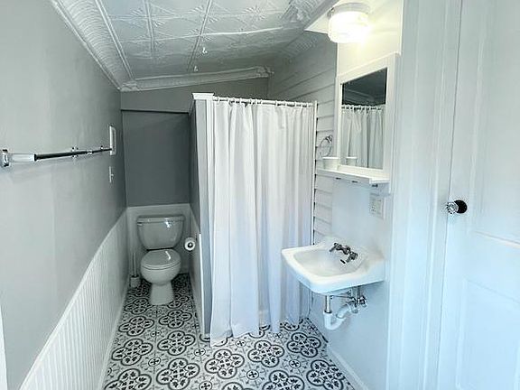 5th image of 4018 Royal St